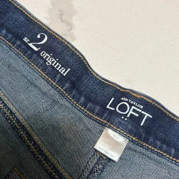 Ann Taylor LOFT  Original jean Shorts. Size 2 - Picture 2 of 8
